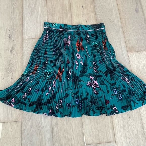 Diane Von Furstenberg skirt - Picture 2 of 6